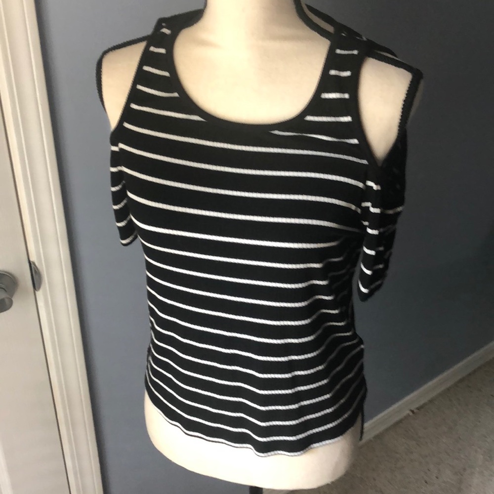 Cold shoulder crop top
